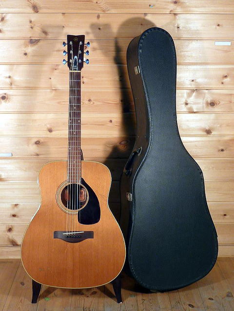 弾き込んだギター特有のバリバリに鳴るジャパニーズビンテージギターです。